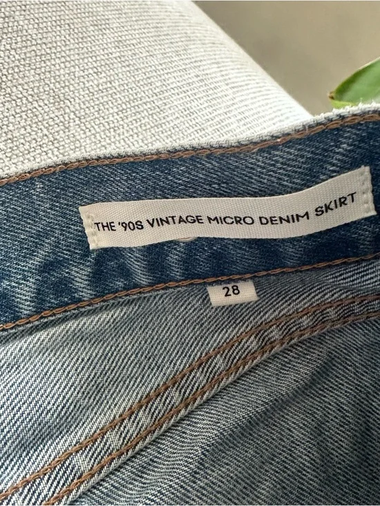 Aritzia Denim Forum The ‘90s Vintage Micro Denim Skirt - Picture 4 of 8